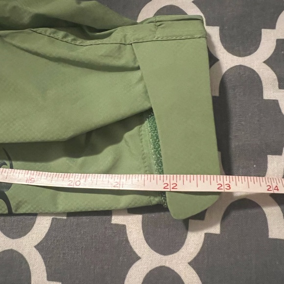 Marmot women’s size Large light green unlined hooded jacket. Very good condition - Picture 10 of 13